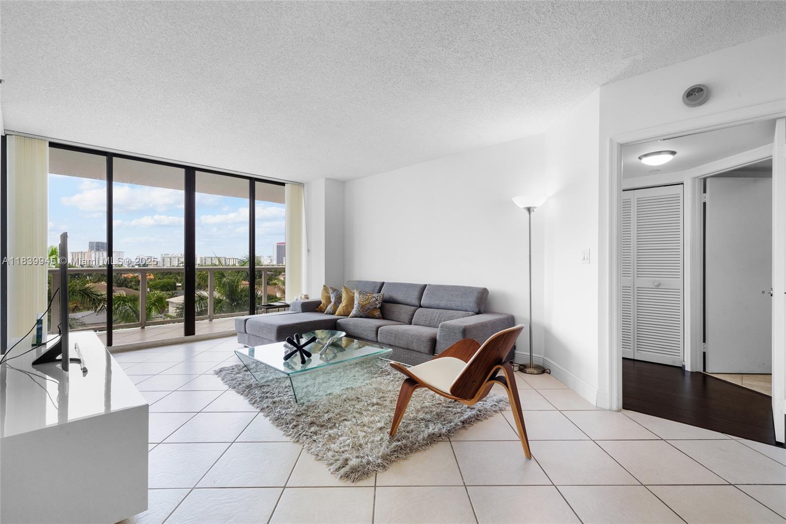 HARBOR TWS AT THE WATERWA - Residential