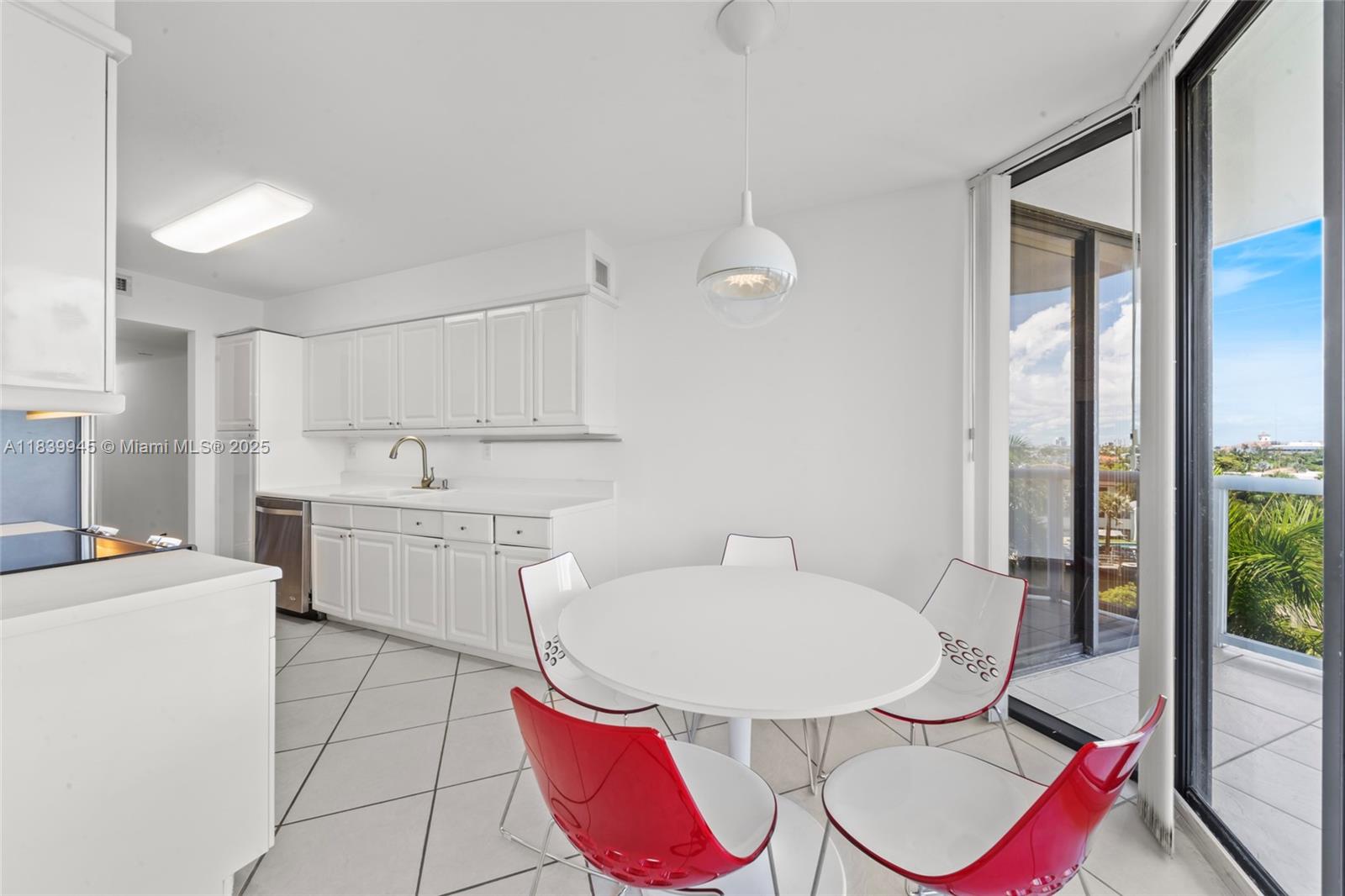 HARBOR TWS AT THE WATERWA - Residential