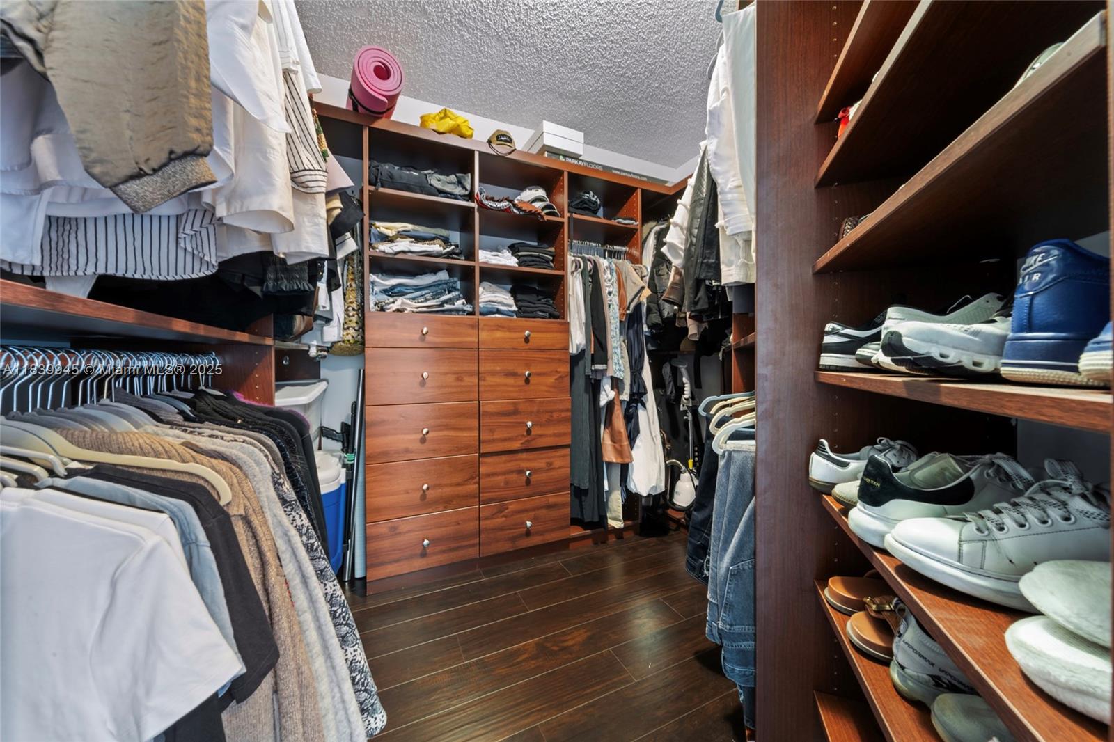 HARBOR TWS AT THE WATERWA - Residential