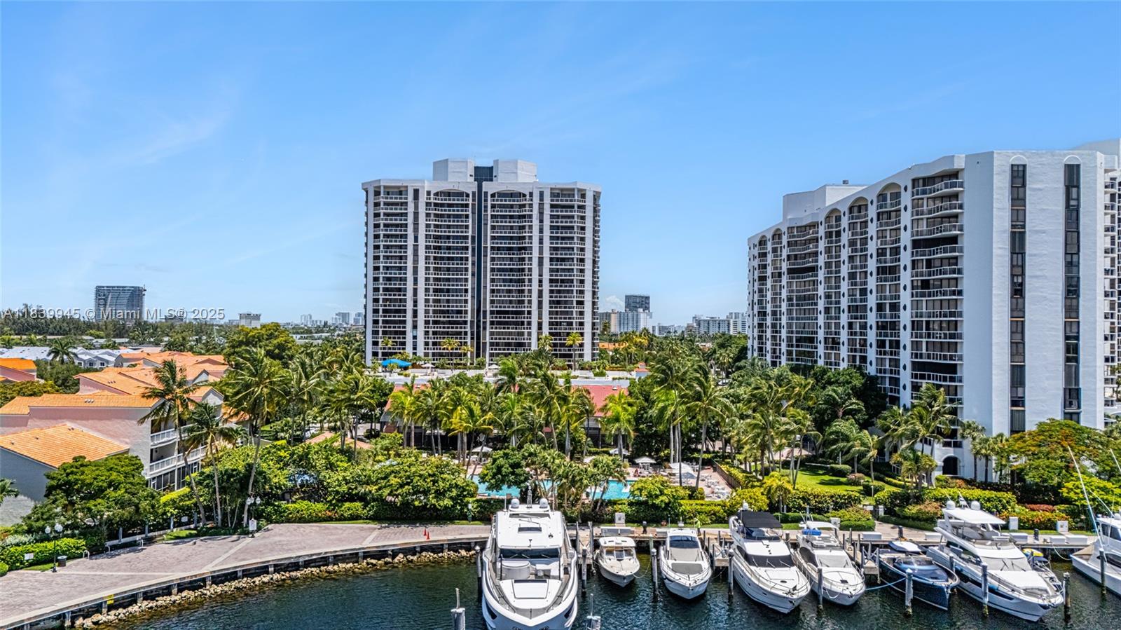 HARBOR TWS AT THE WATERWA - Residential