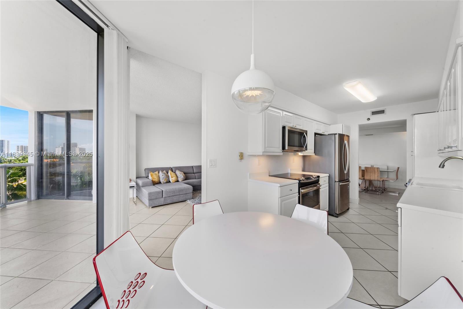 HARBOR TWS AT THE WATERWA - Residential