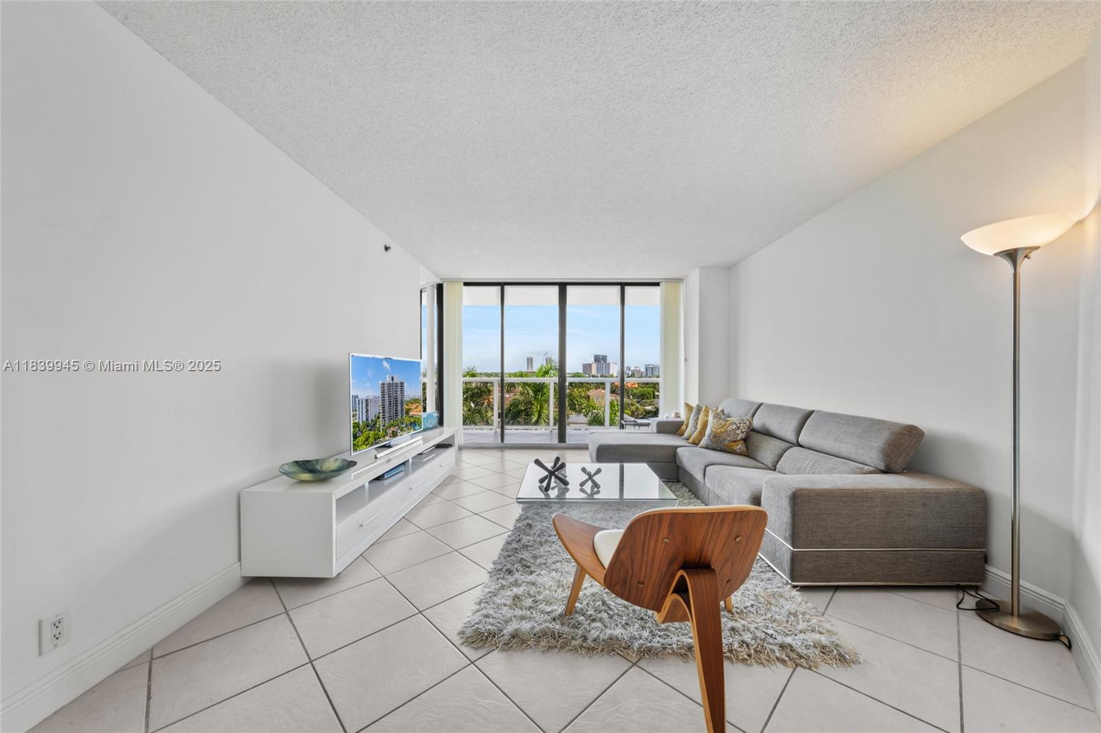 HARBOR TWS AT THE WATERWA - Residential