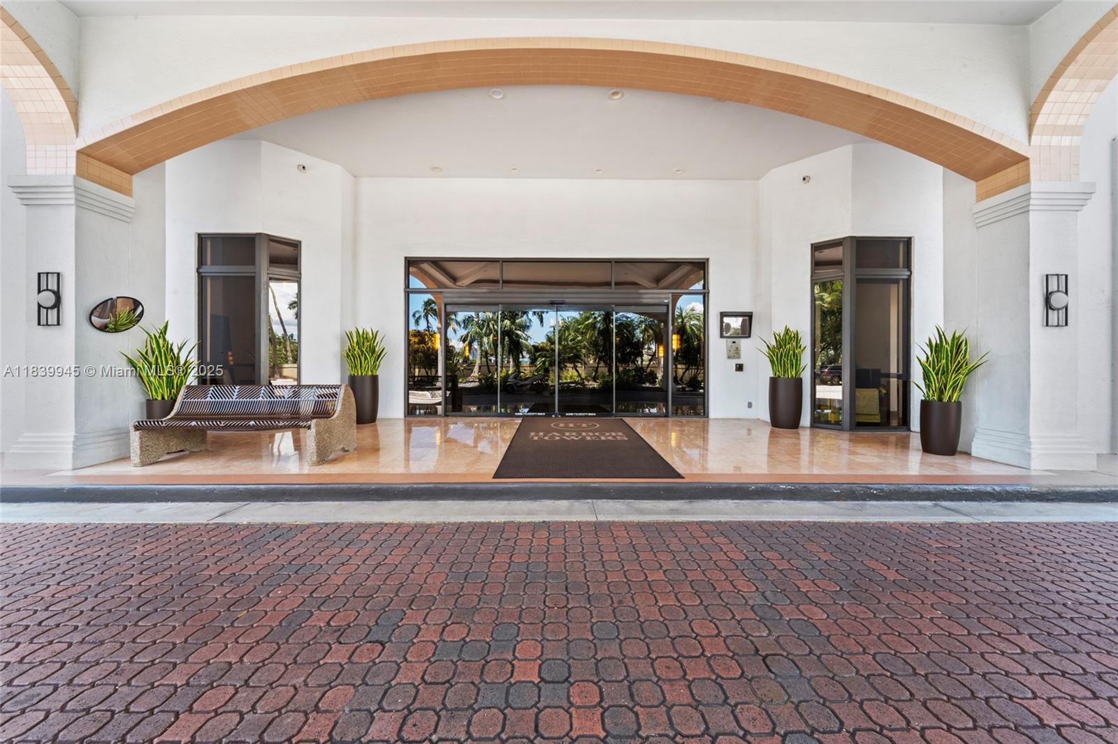 HARBOR TWS AT THE WATERWA - Residential