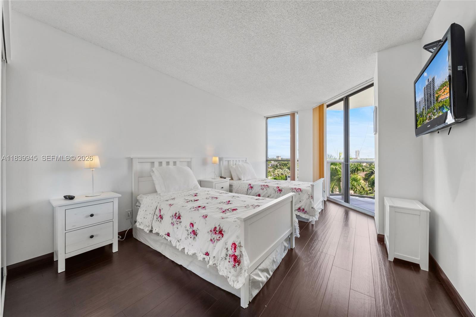 HARBOR TWS AT THE WATERWA - Residential