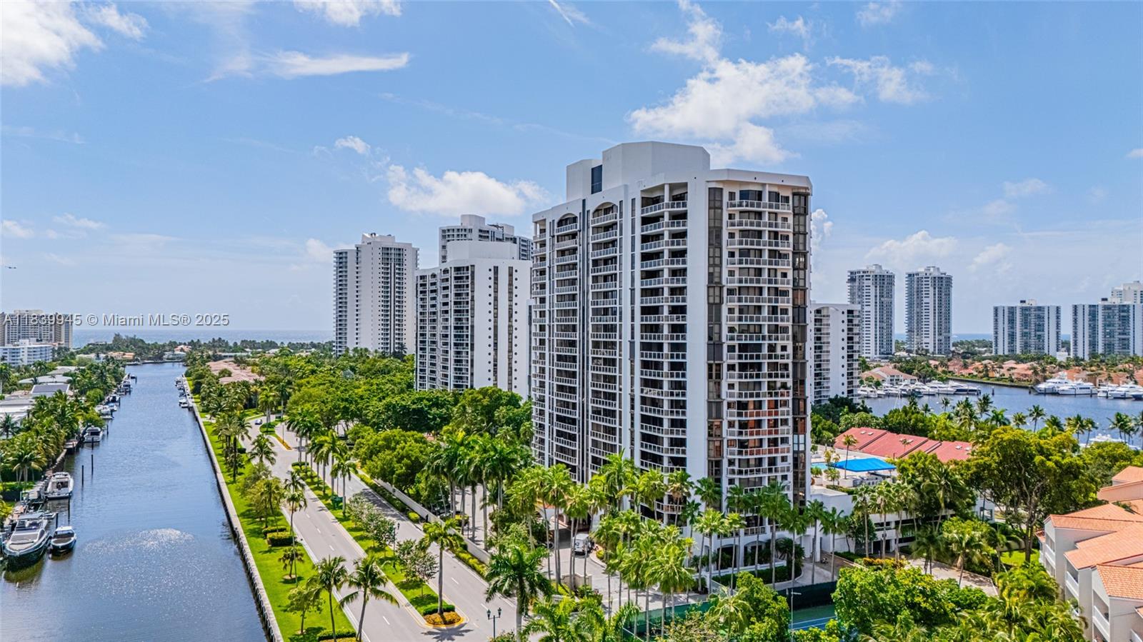 HARBOR TWS AT THE WATERWA - Residential