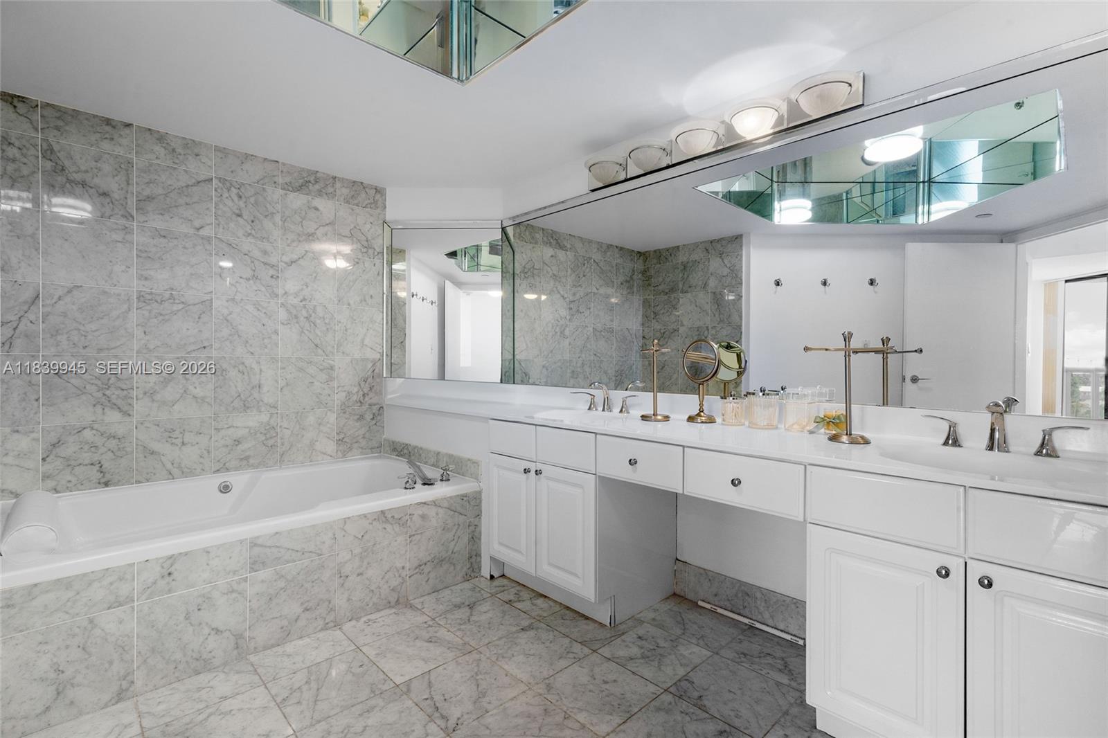 HARBOR TWS AT THE WATERWA - Residential