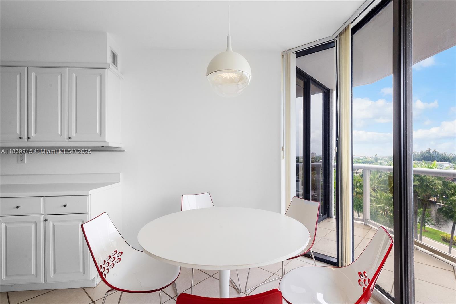 HARBOR TWS AT THE WATERWA - Residential