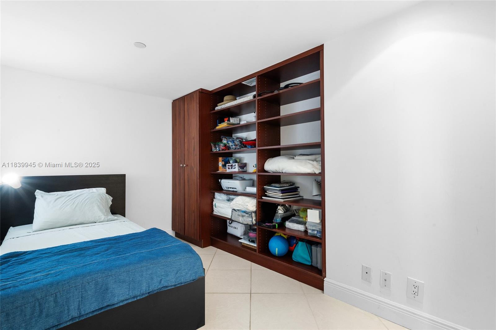 HARBOR TWS AT THE WATERWA - Residential