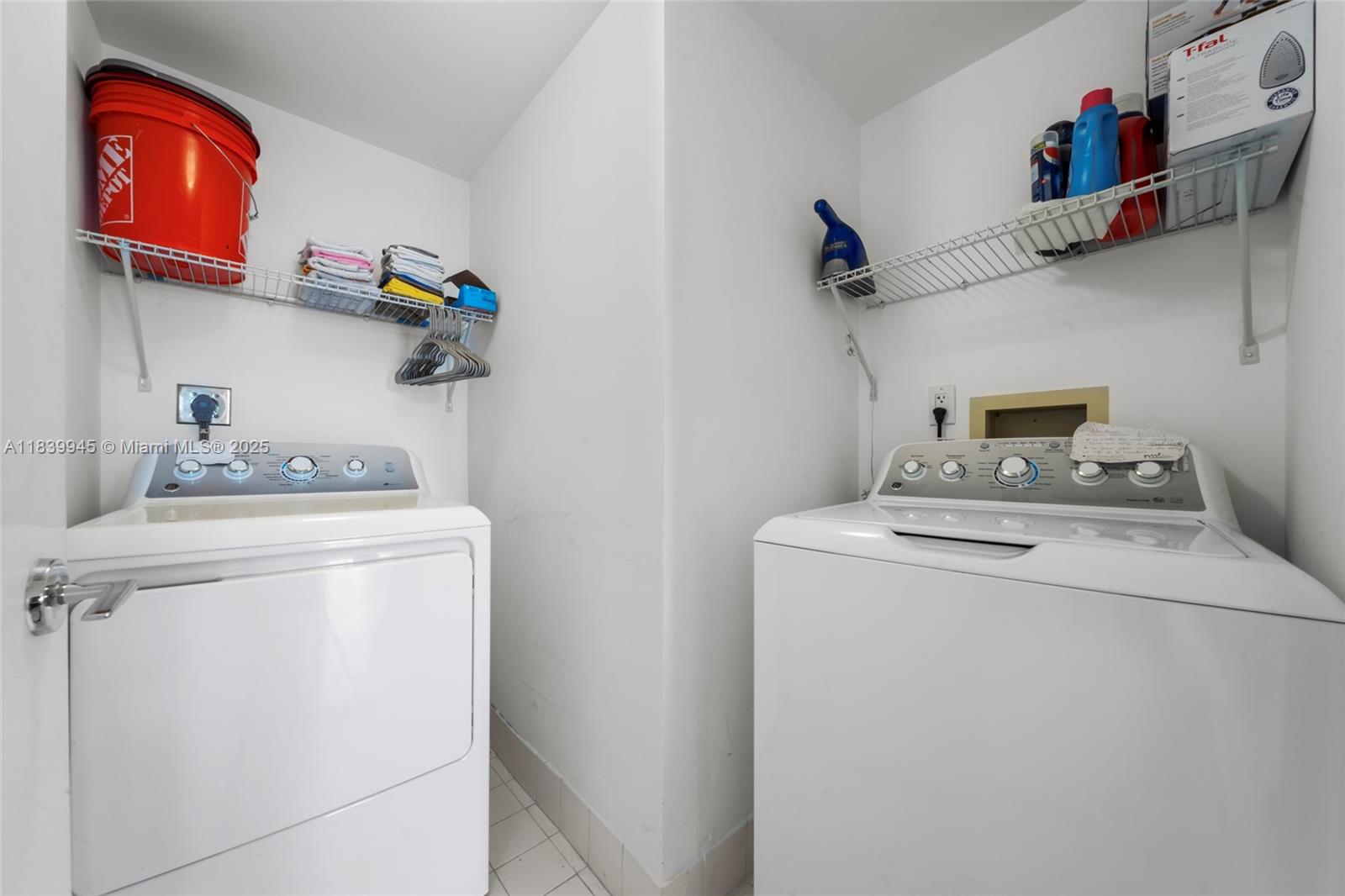 HARBOR TWS AT THE WATERWA - Residential