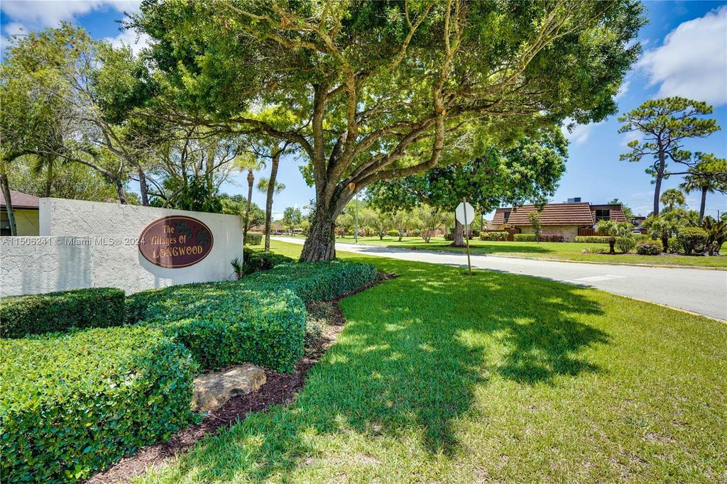 Photo of 1458 N Lawnwood Cir #27c, Fort Pierce, FL 34950 (MLS # A11506241)