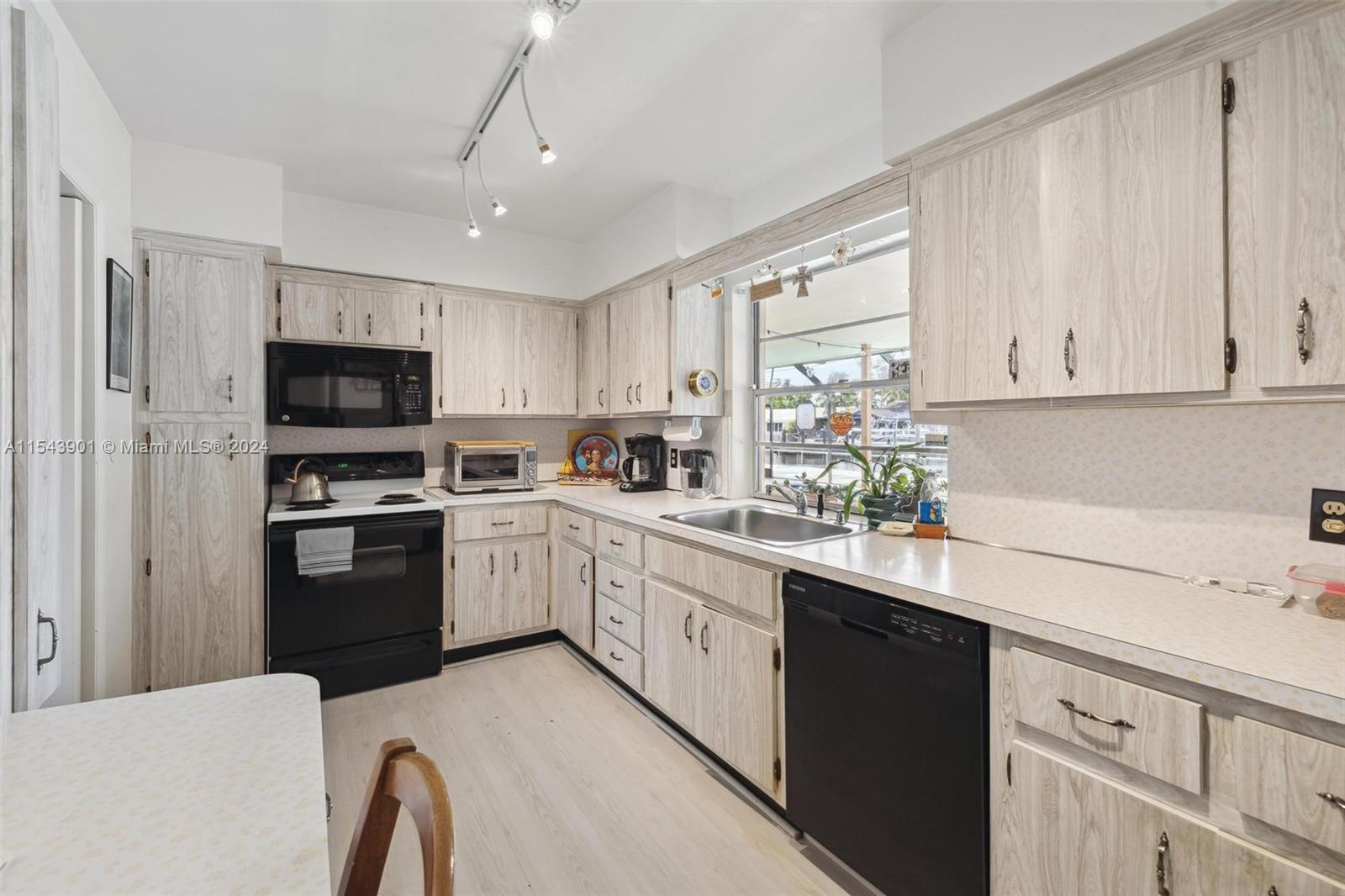 EASTERN SHORES - Residential