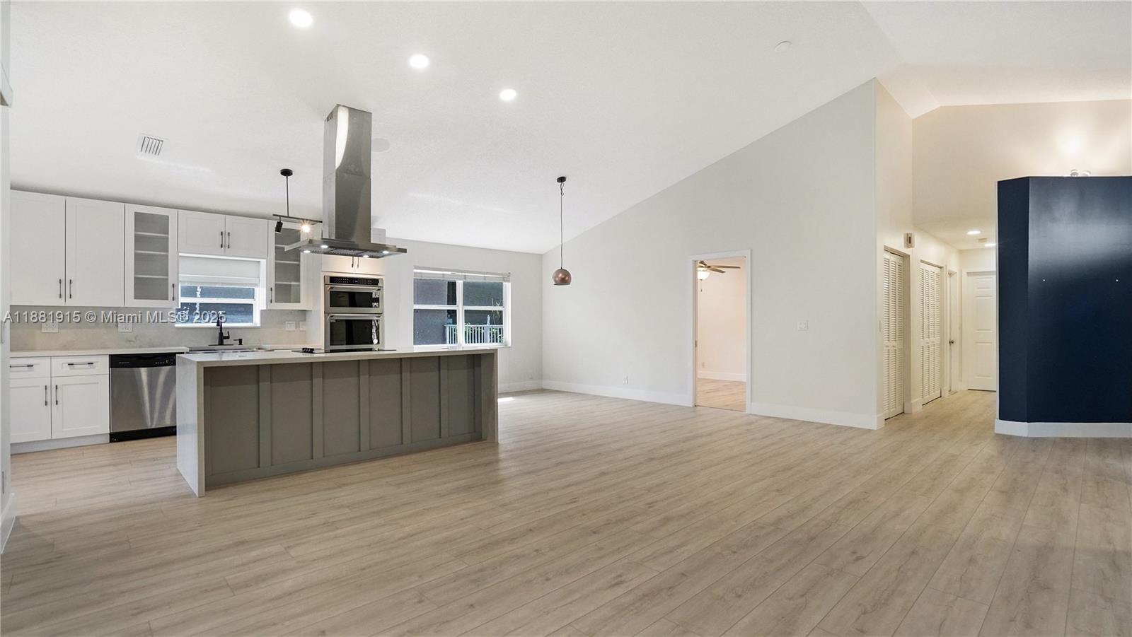 BRIDGEWATER AT PLANTATION - Residential