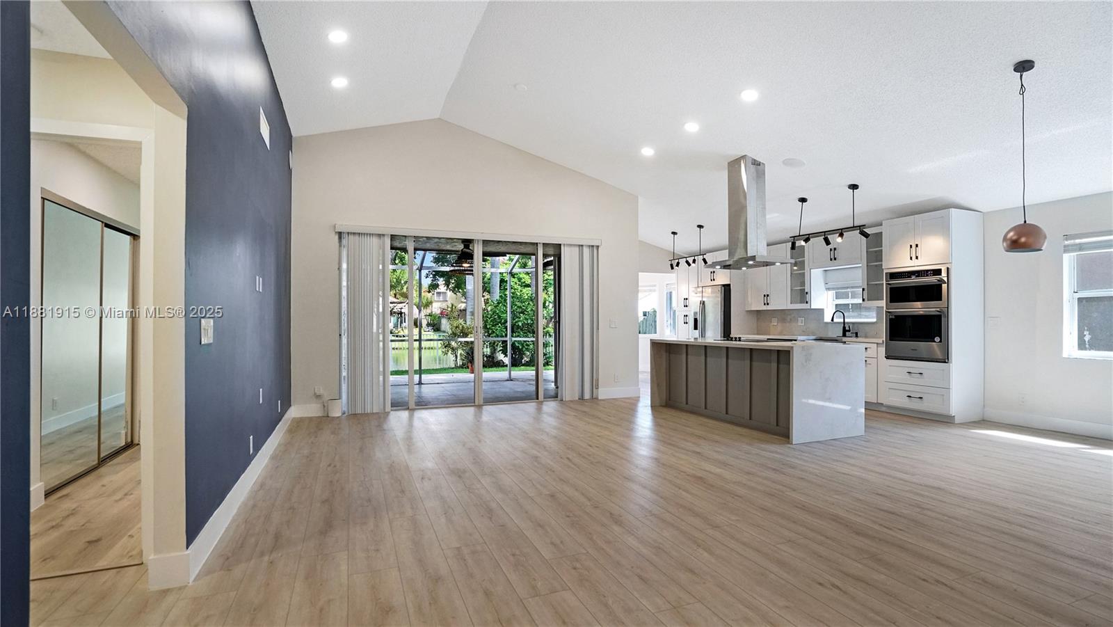 BRIDGEWATER AT PLANTATION - Residential