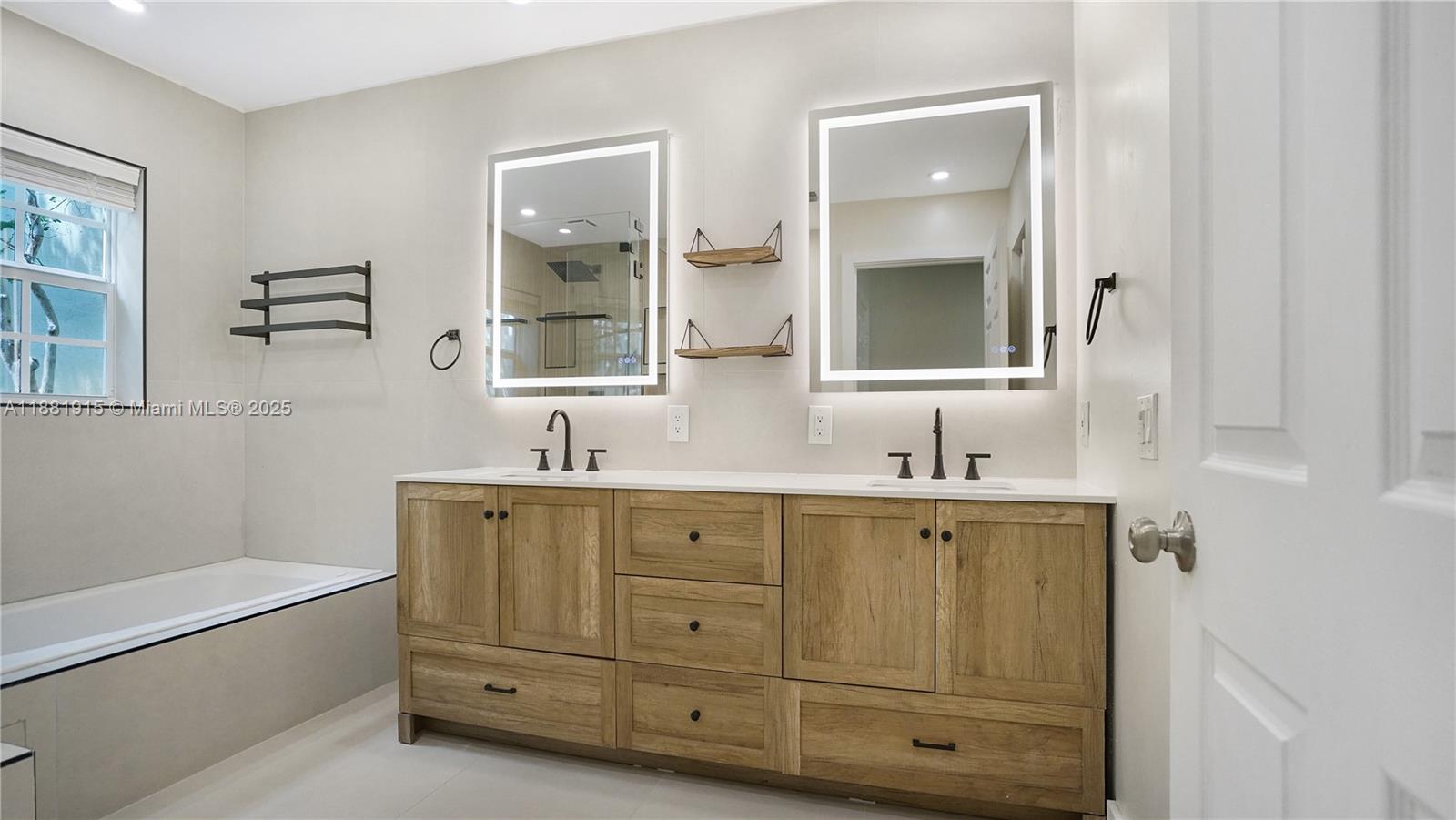 BRIDGEWATER AT PLANTATION - Residential