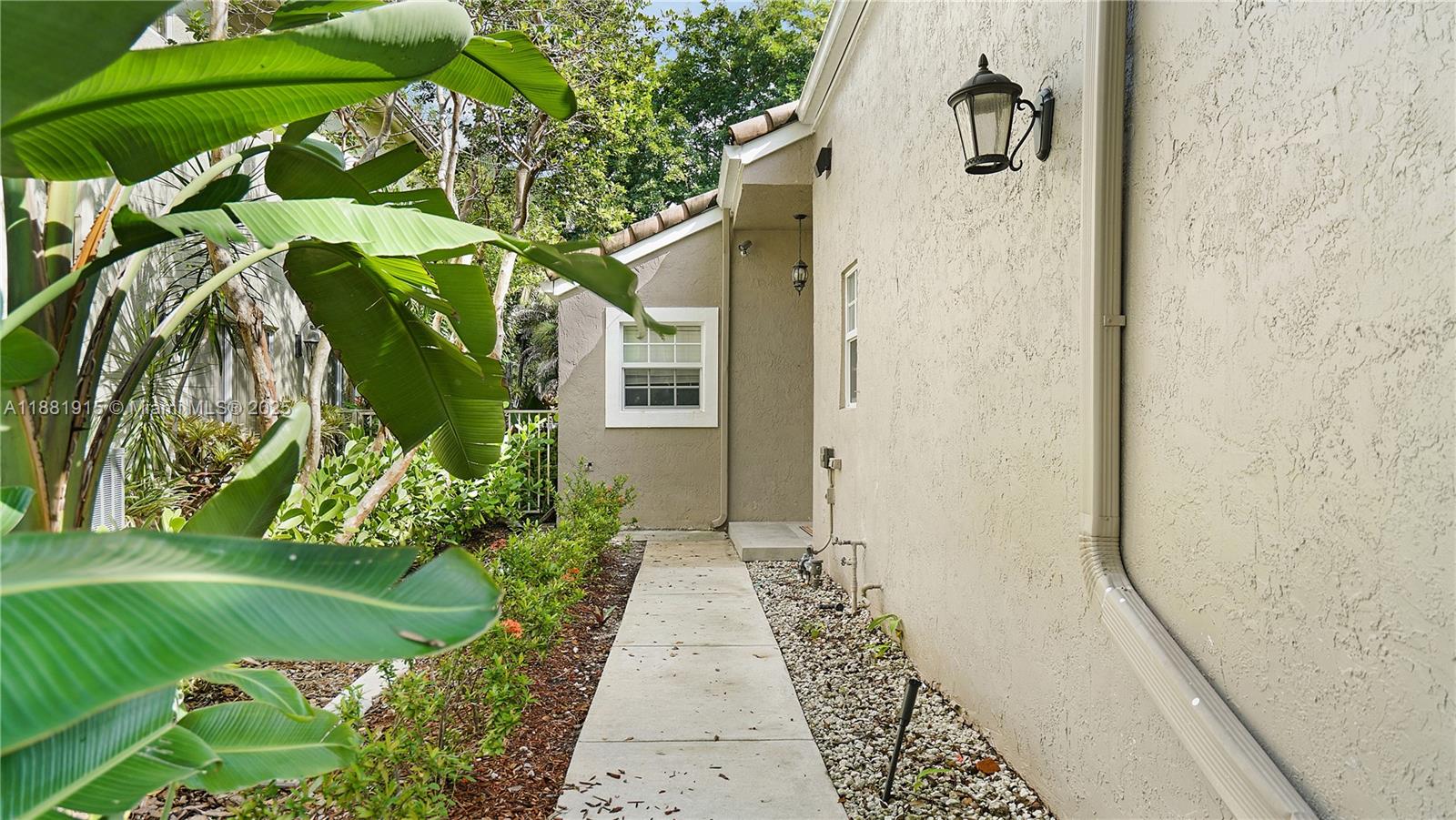 BRIDGEWATER AT PLANTATION - Residential