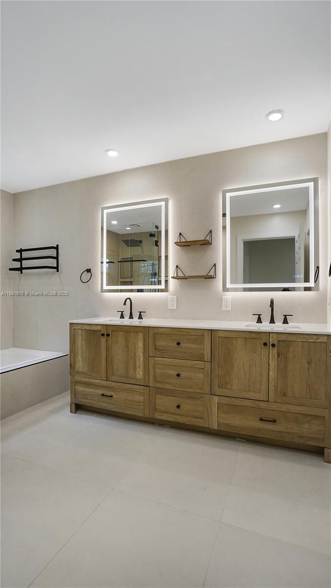 BRIDGEWATER AT PLANTATION - Residential