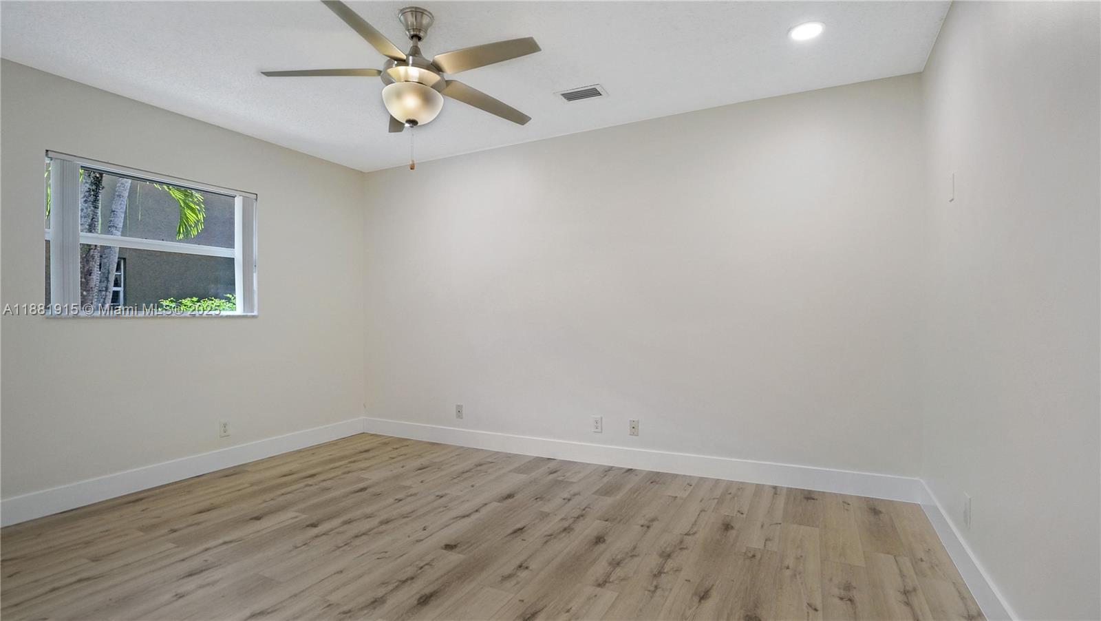 BRIDGEWATER AT PLANTATION - Residential