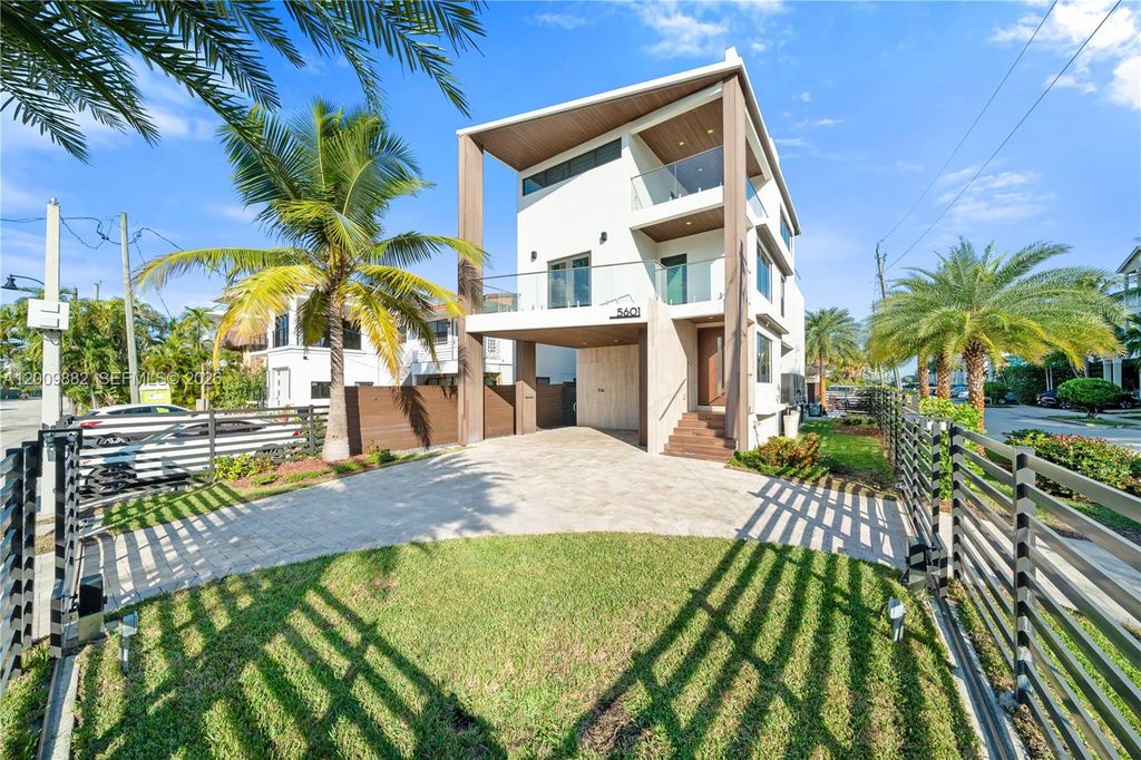 Photo of 5601 N Ocean Dr #5601, Hollywood, FL 33019 (MLS # A12009882)