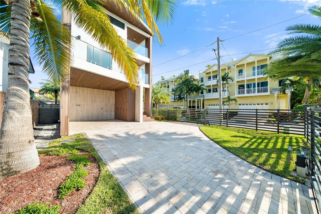 Photo of 5601 N Ocean Dr #5601, Hollywood, FL 33019 (MLS # A12009882)