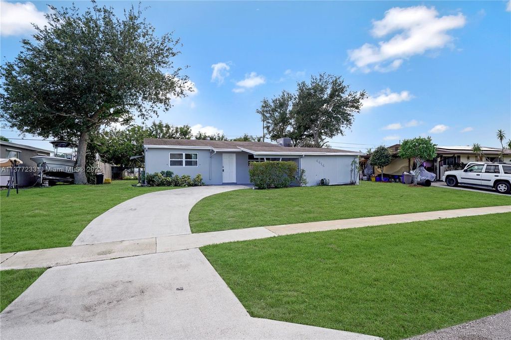 Photo of 4414 Applecrest Dr, Palm Beach Gardens, FL 33410 (MLS # A11377233)