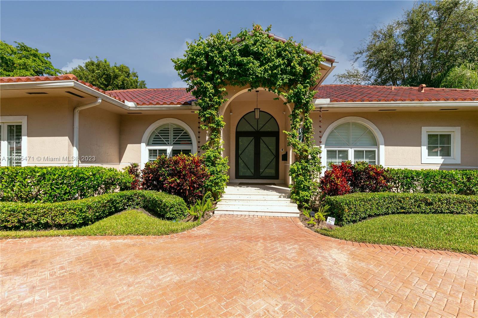 Picture yourself in this impeccable, beautifully remodeled 11,300 sqft corner lot home with 4 bed/3.5 baths, new roof, impact windows & doors, updated landscaping, a lovely backyard & pool. Newly updated bright eat-in kitchen w/Thermador appliances & beautiful wood cabinetry. Laundry room w/brand new washer/dryer, sink, & additional mini freezer. New porcelain tile throughout. Great family room w/speakers & built-in cabinets accommodating a wine refrigerator along w/an additional mini refrigerator. Perfect for indoor & outdoor entertaining. Large master suite dual closets, spacious marble bath/shower & two vanities. Plantation shutters throughout. The 2-car garage has high ceilings w/plenty of storage space. Outdoor cameras provide extra security.