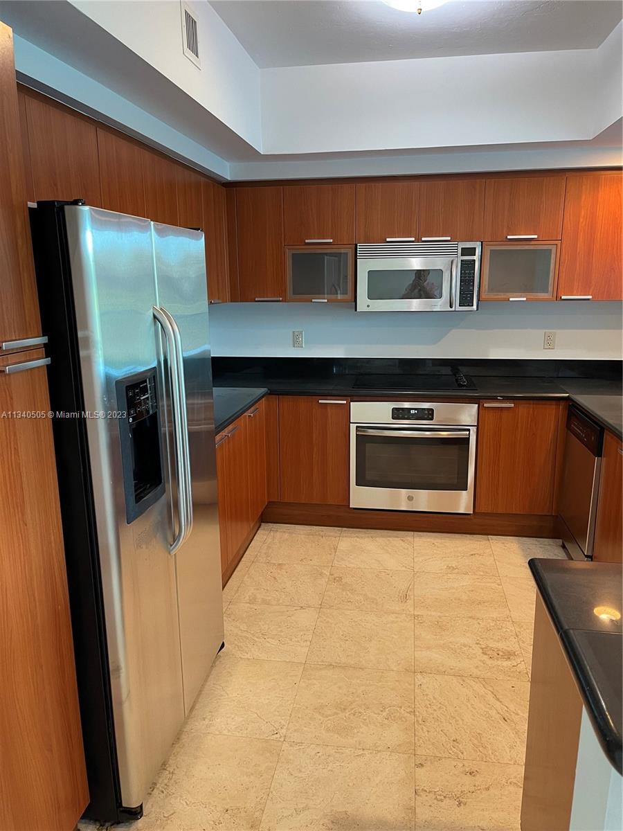 THE OAKS I CONDO - Residential Lease