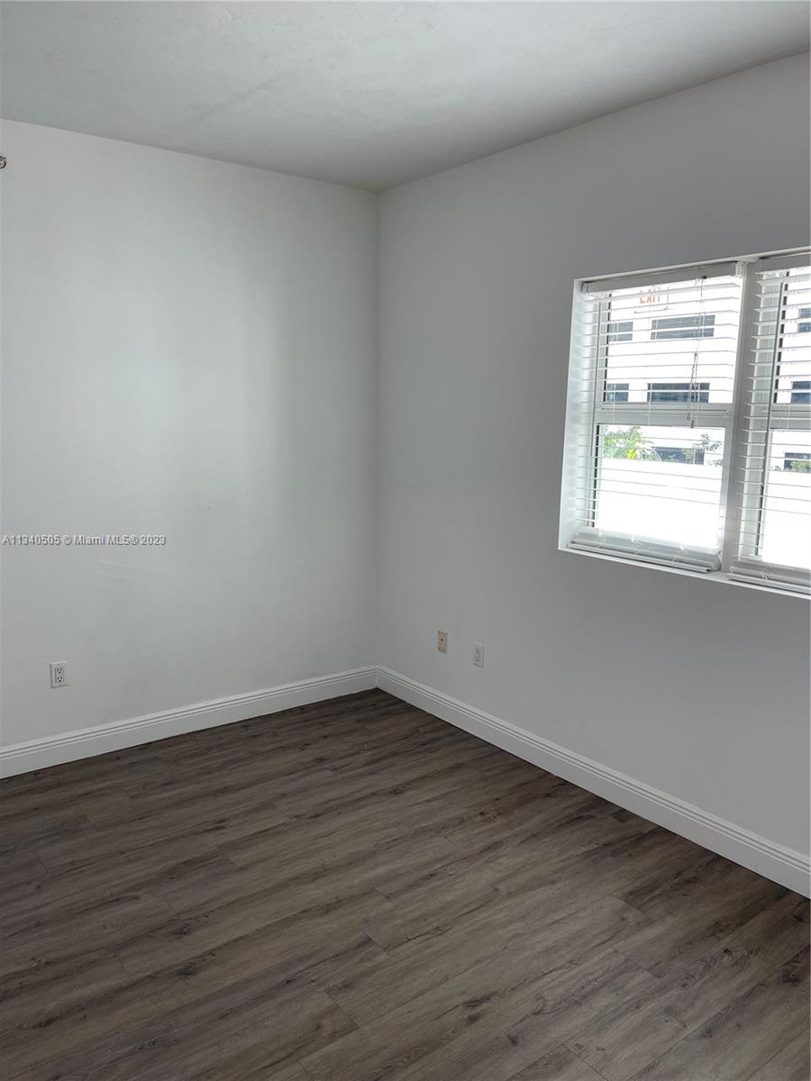 THE OAKS I CONDO - Residential Lease