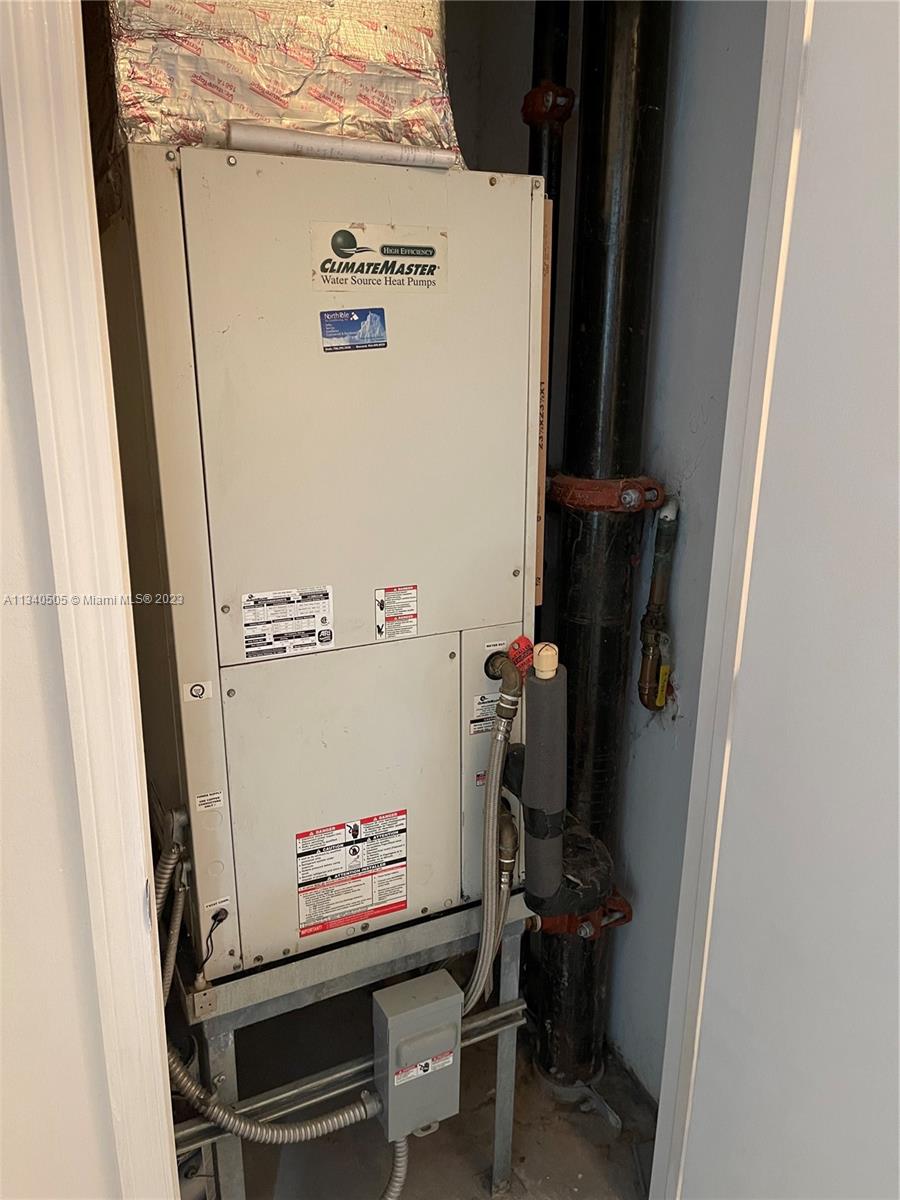 THE OAKS I CONDO - Residential Lease