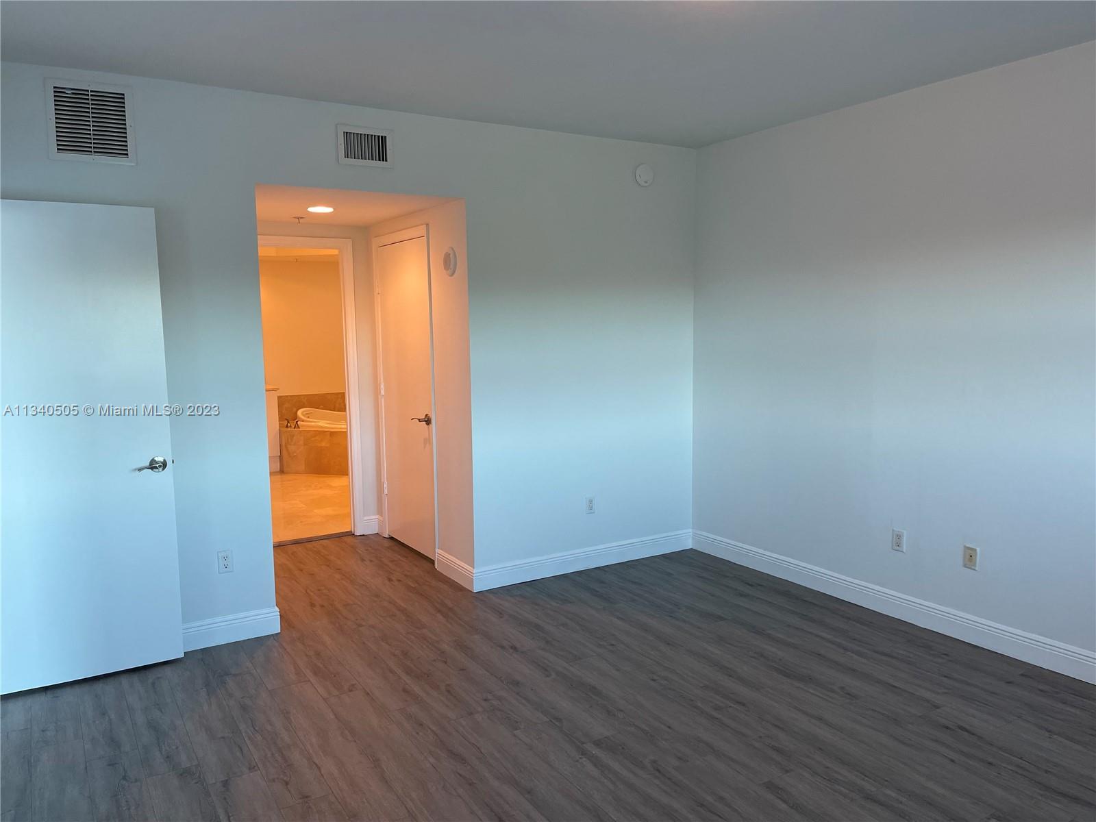 THE OAKS I CONDO - Residential Lease