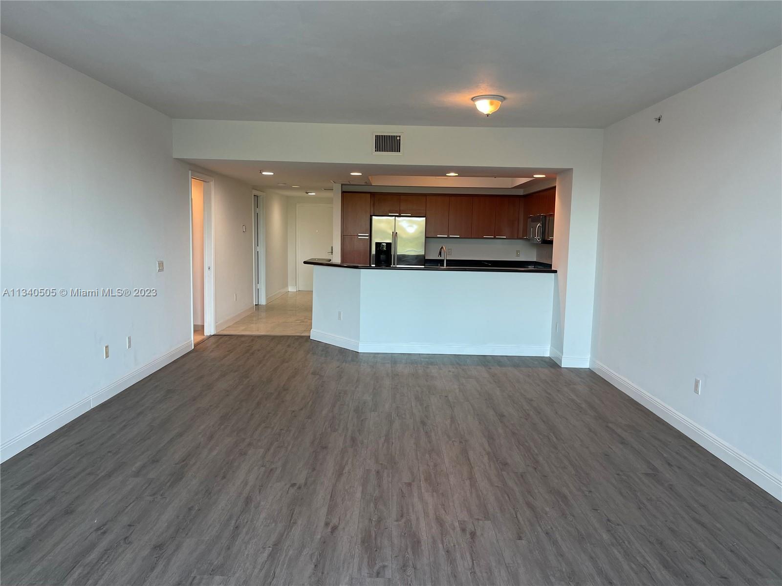 THE OAKS I CONDO - Residential Lease