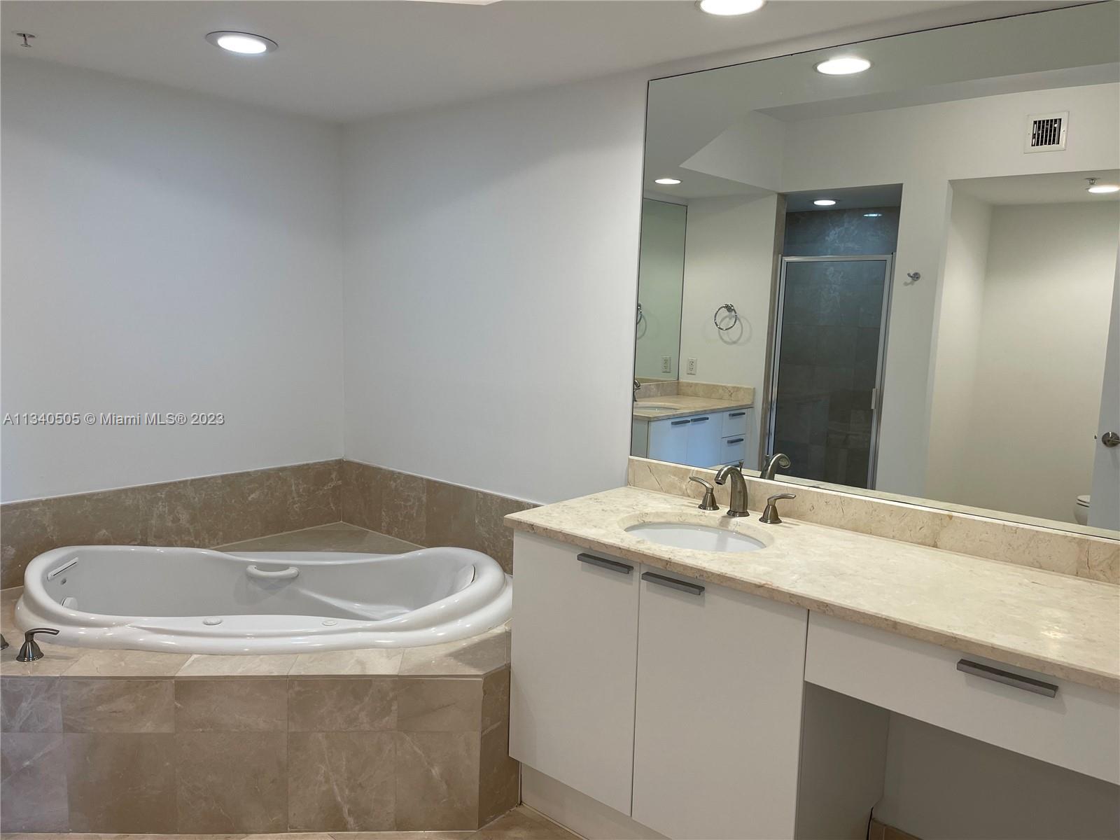 THE OAKS I CONDO - Residential Lease