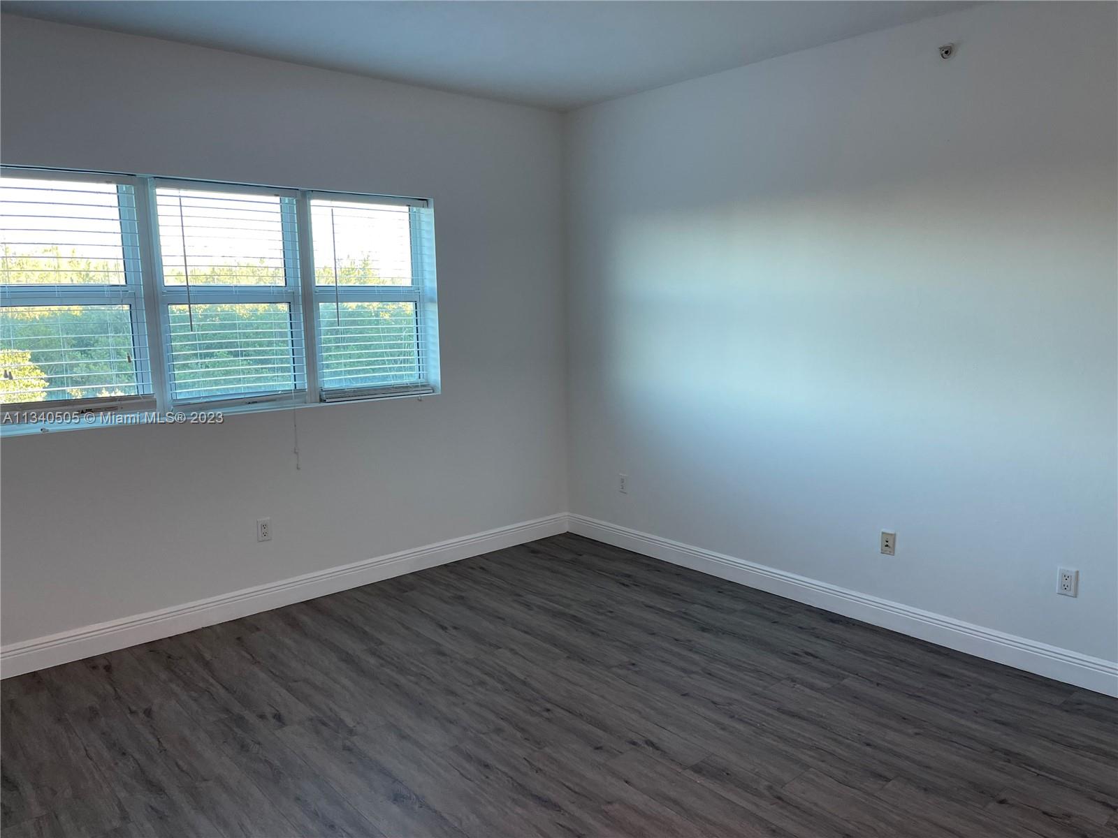 THE OAKS I CONDO - Residential Lease