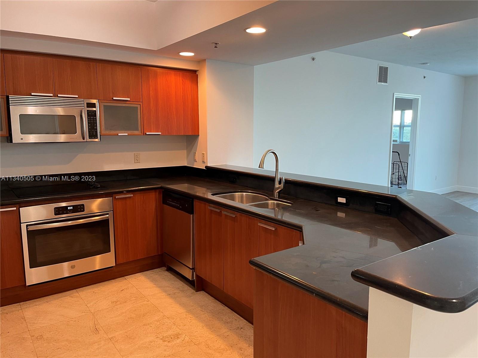 THE OAKS I CONDO - Residential Lease