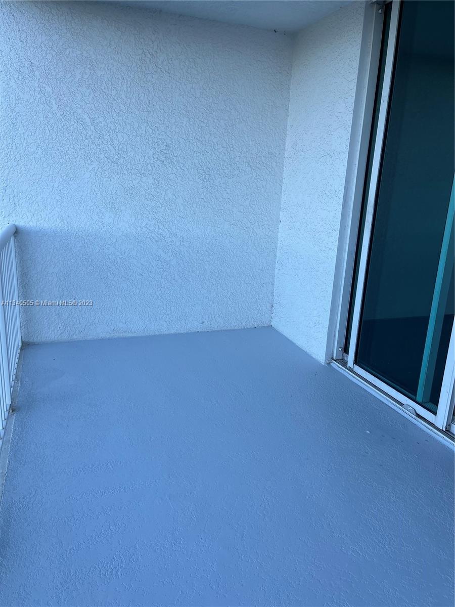 THE OAKS I CONDO - Residential Lease