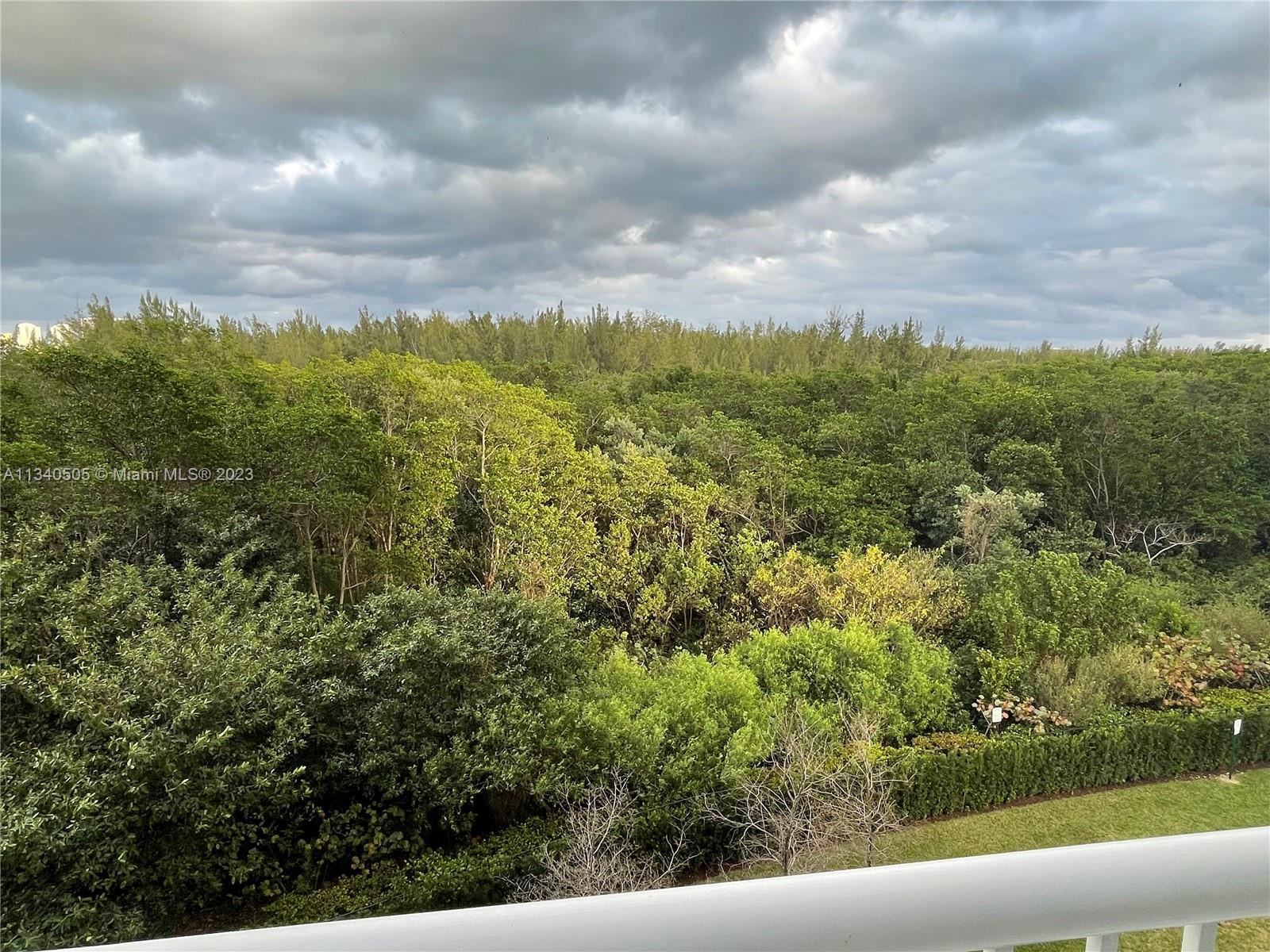 THE OAKS I CONDO - Residential Lease