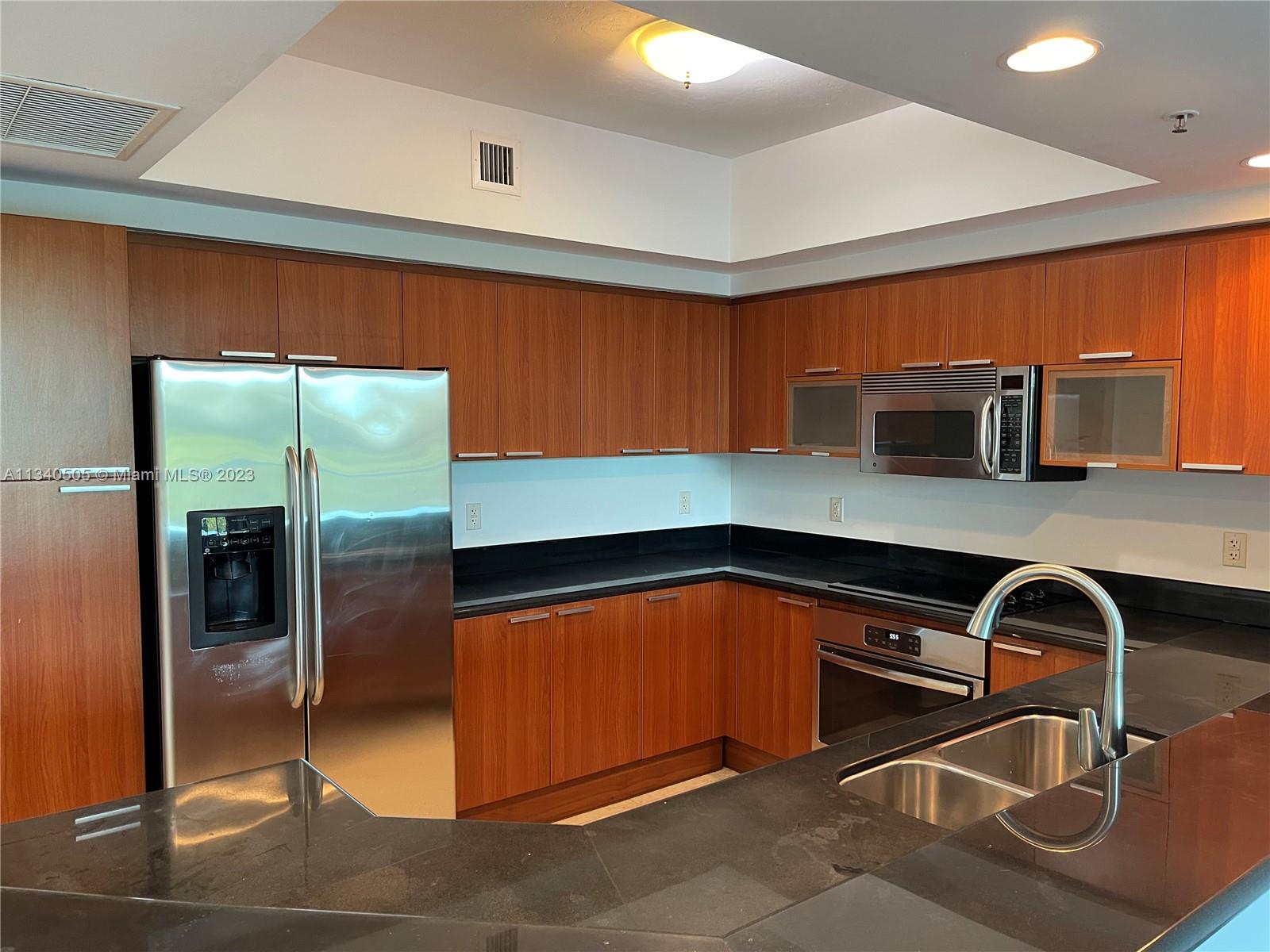 THE OAKS I CONDO - Residential Lease