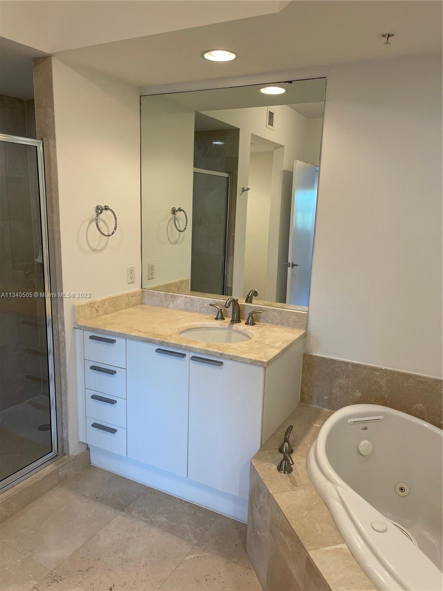 THE OAKS I CONDO - Residential Lease