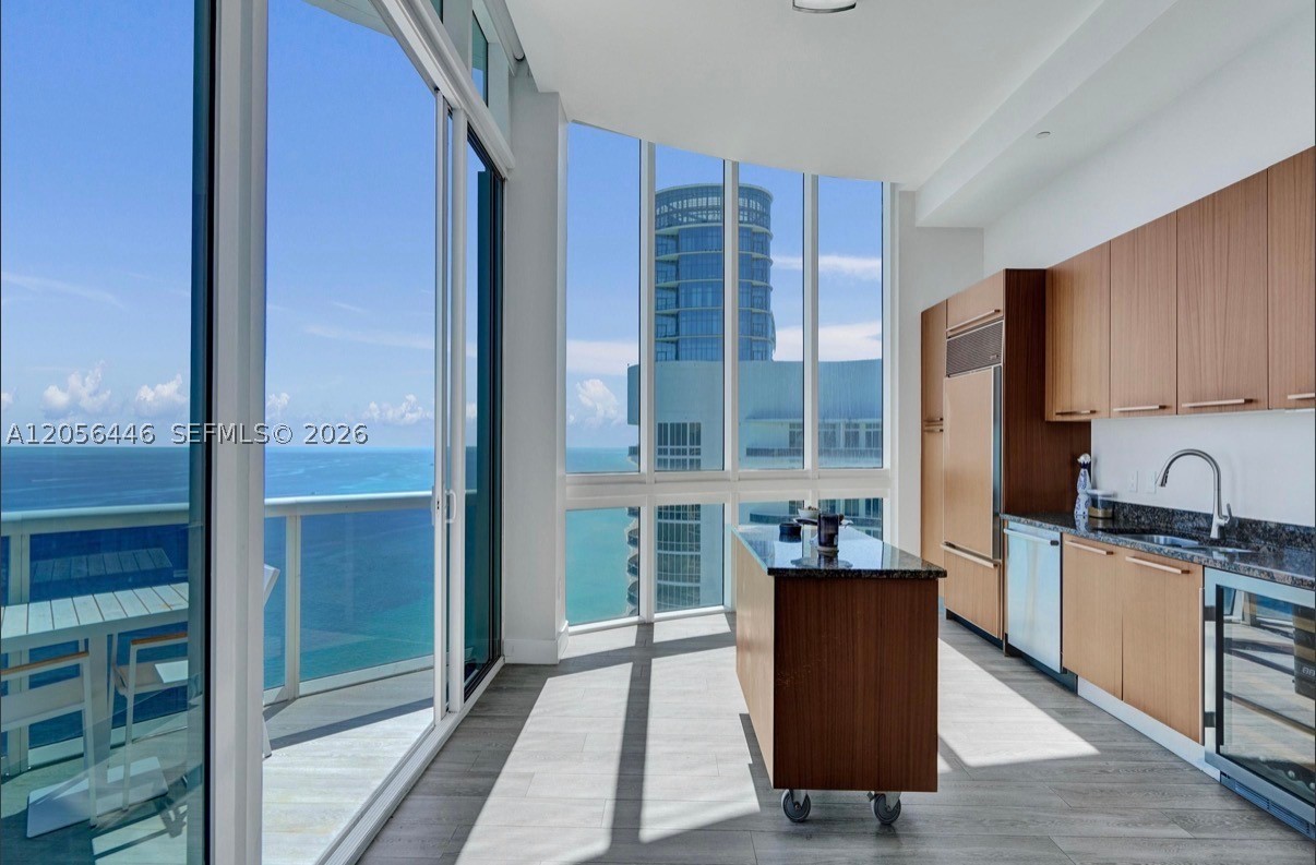 15901 Collins Ave 4301