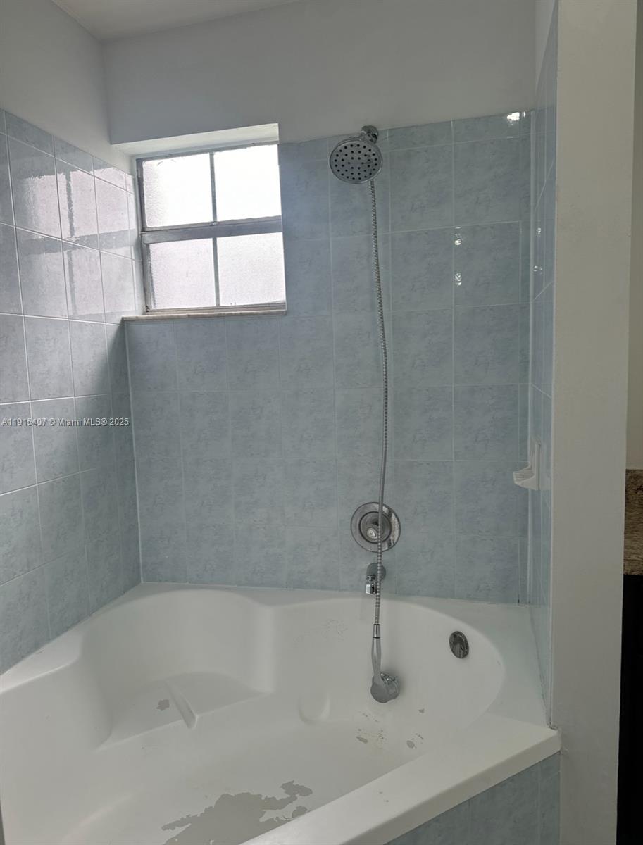 Meadow Wood Manor Sec 09 - Residential Lease