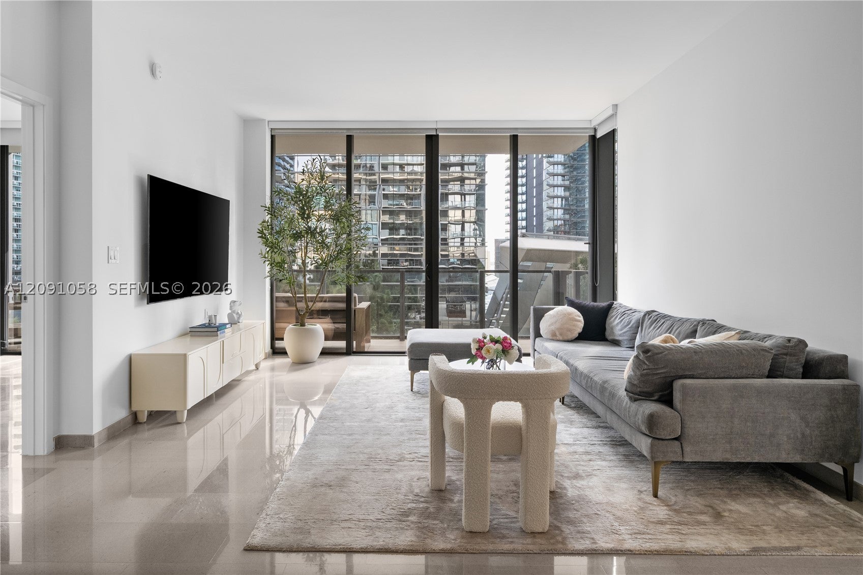 88 SW 7th St 809