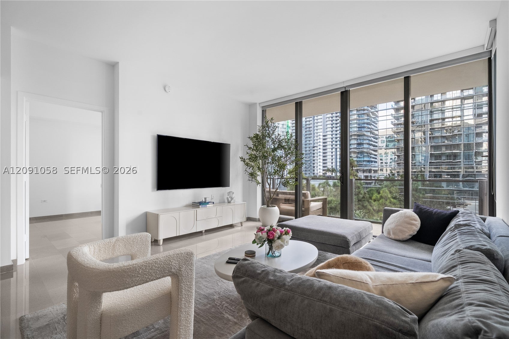 88 SW 7th St 809