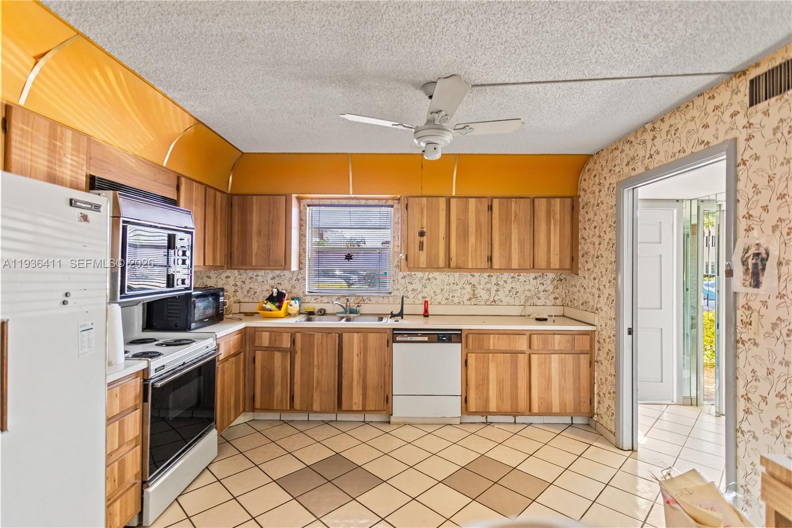 HOLLYBROOK GOLF AND - Residential