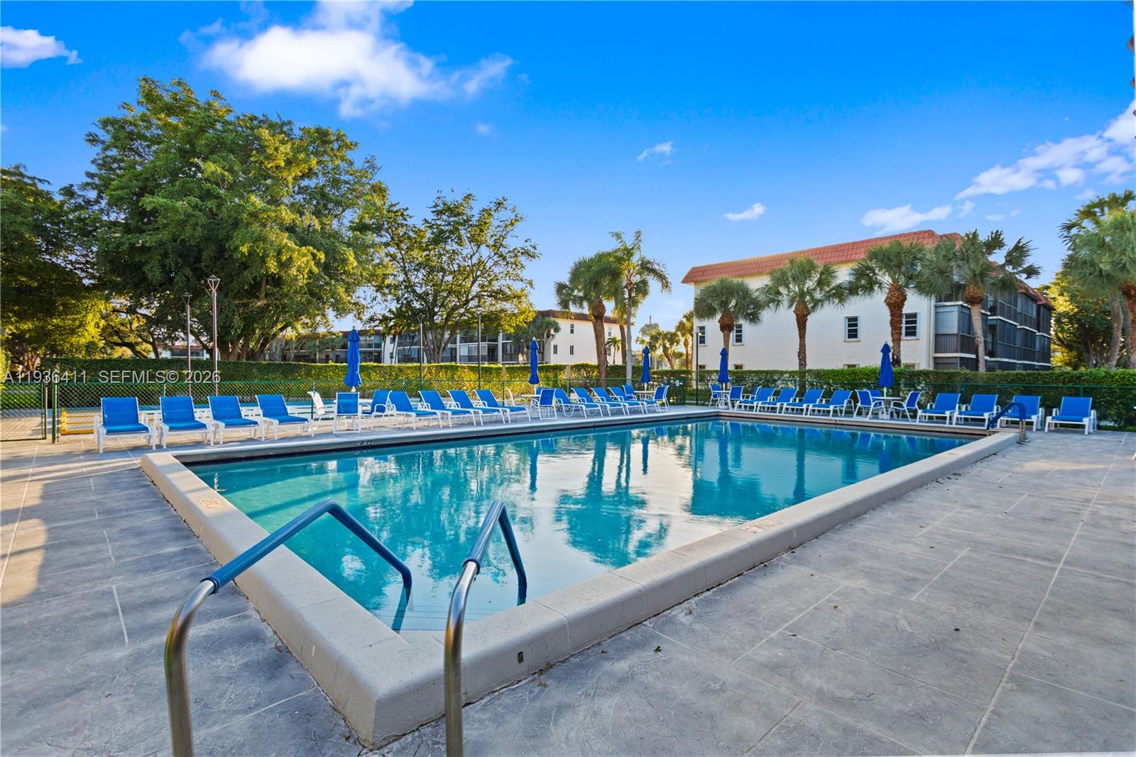 HOLLYBROOK GOLF AND - Residential