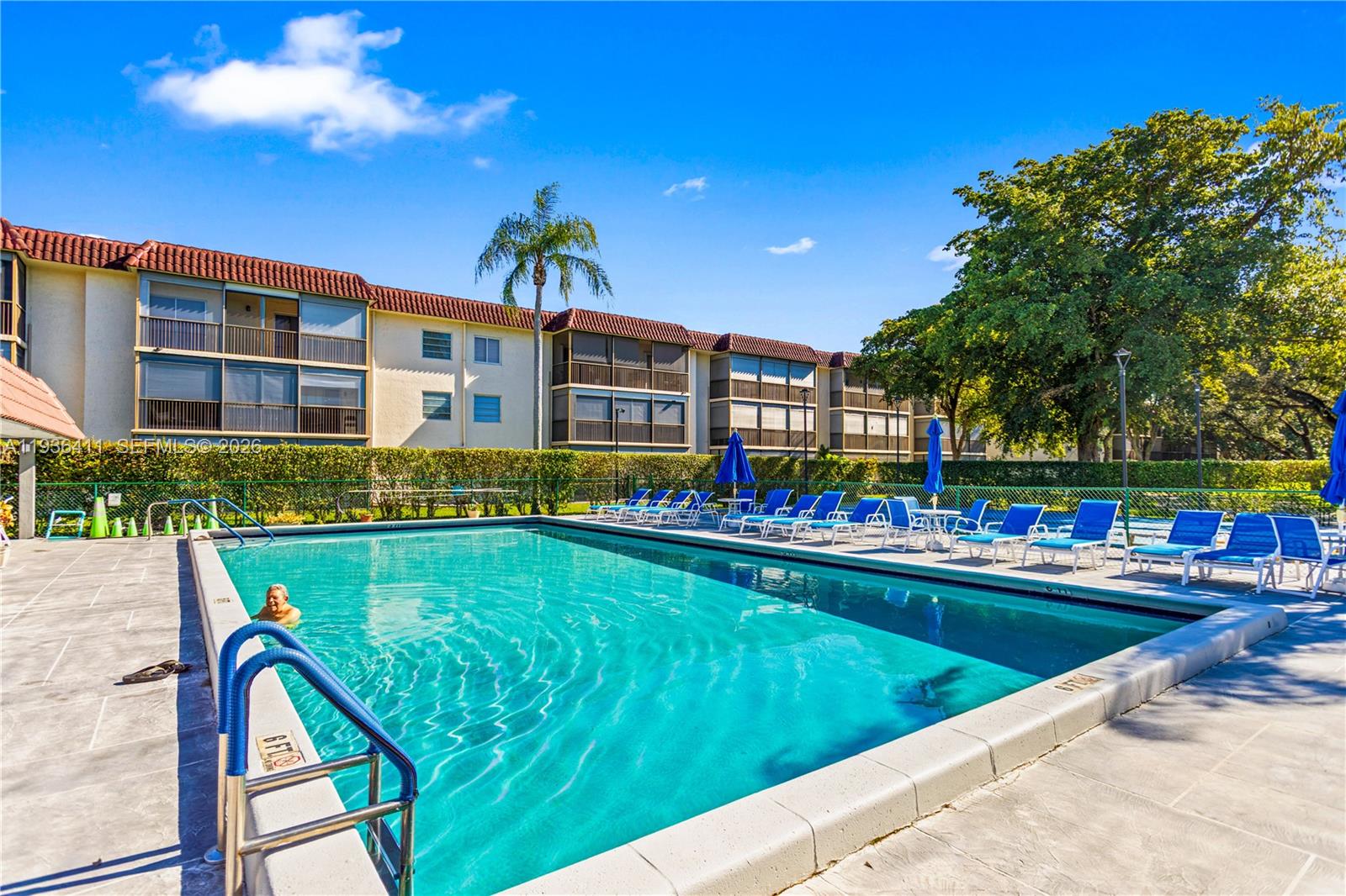 HOLLYBROOK GOLF AND - Residential