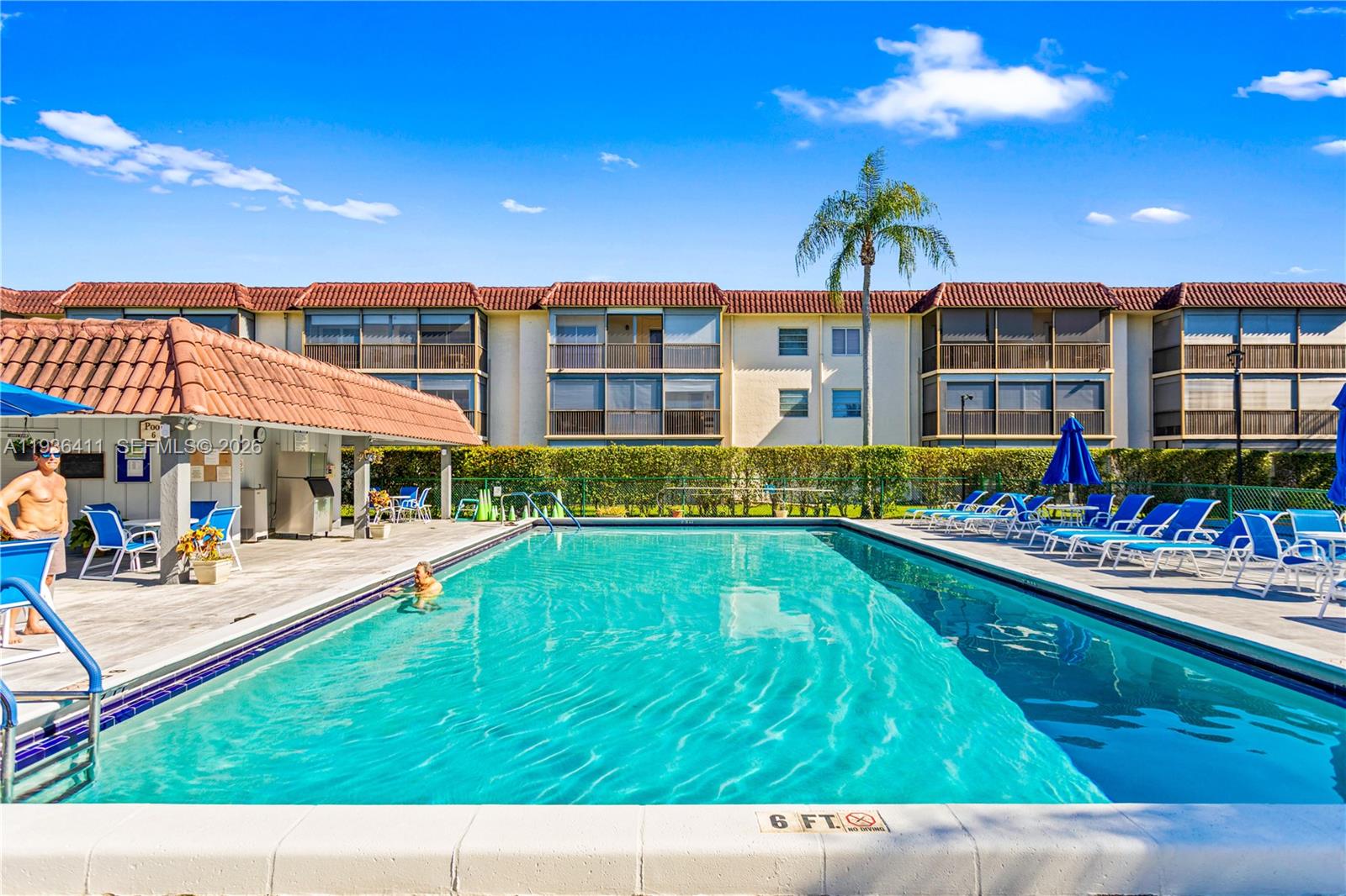 HOLLYBROOK GOLF AND - Residential