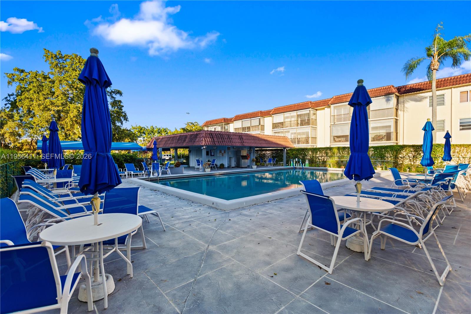 HOLLYBROOK GOLF AND - Residential