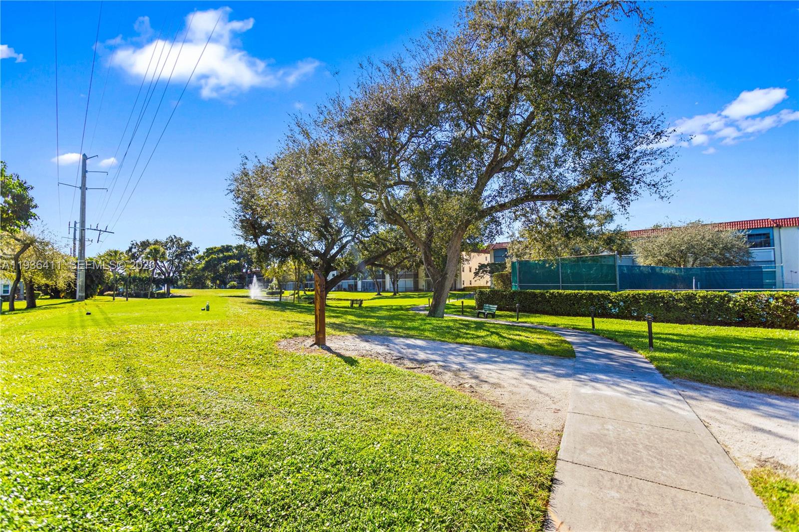 HOLLYBROOK GOLF AND - Residential