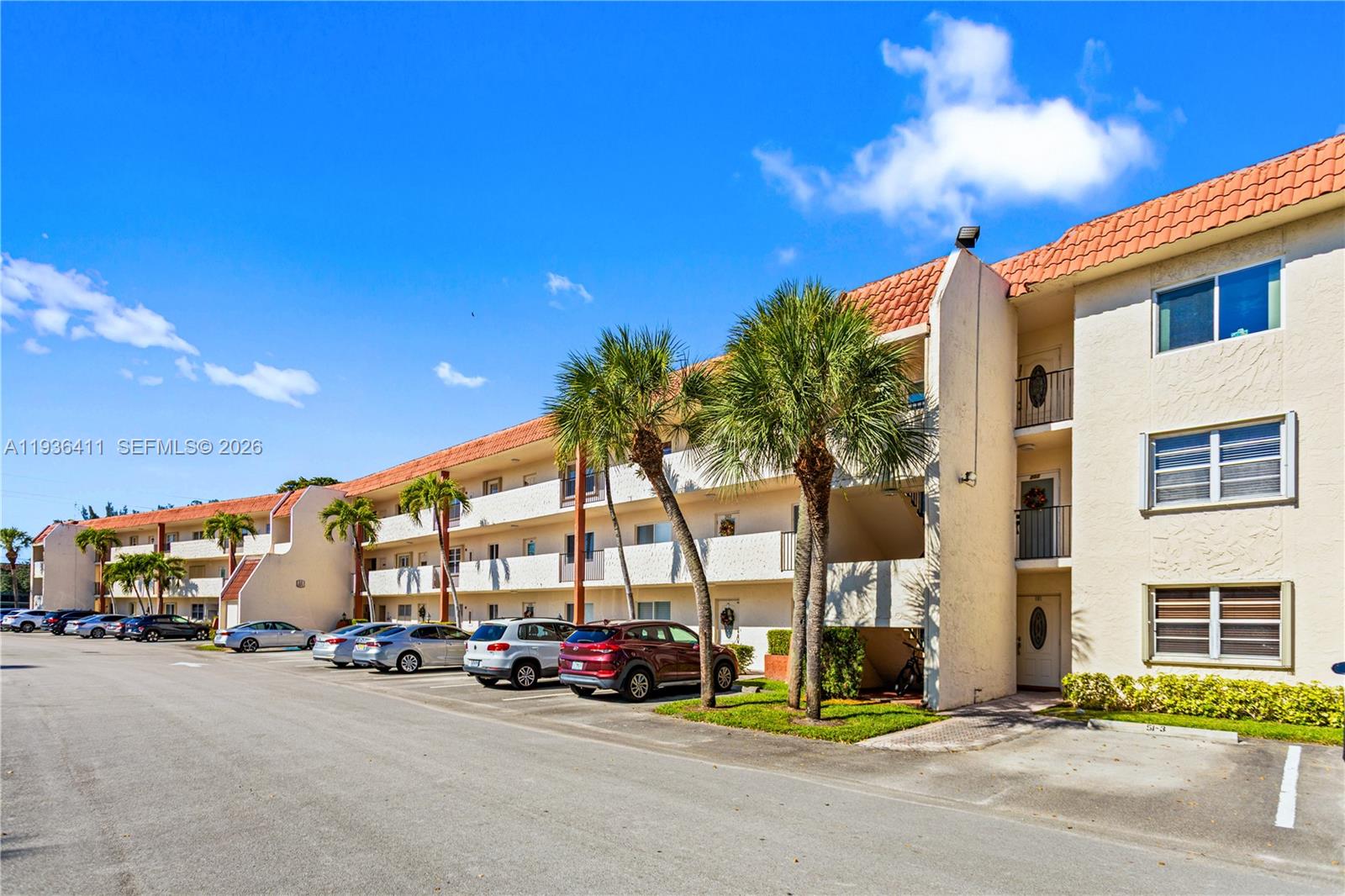 HOLLYBROOK GOLF AND - Residential