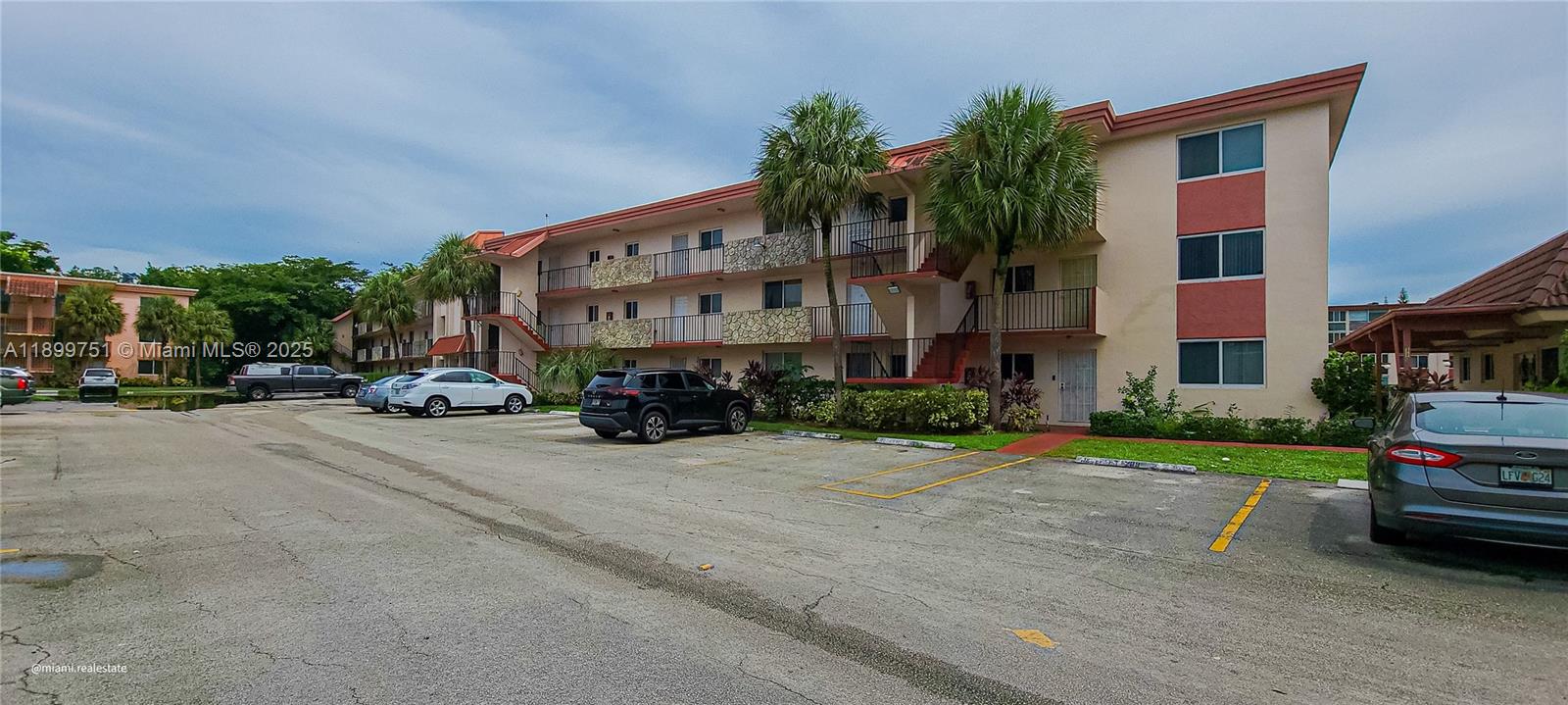 1080 Del Lago Cir 201, Sunrise, FL, 33313/$170,000 1 1080 Del Lago Cir 201