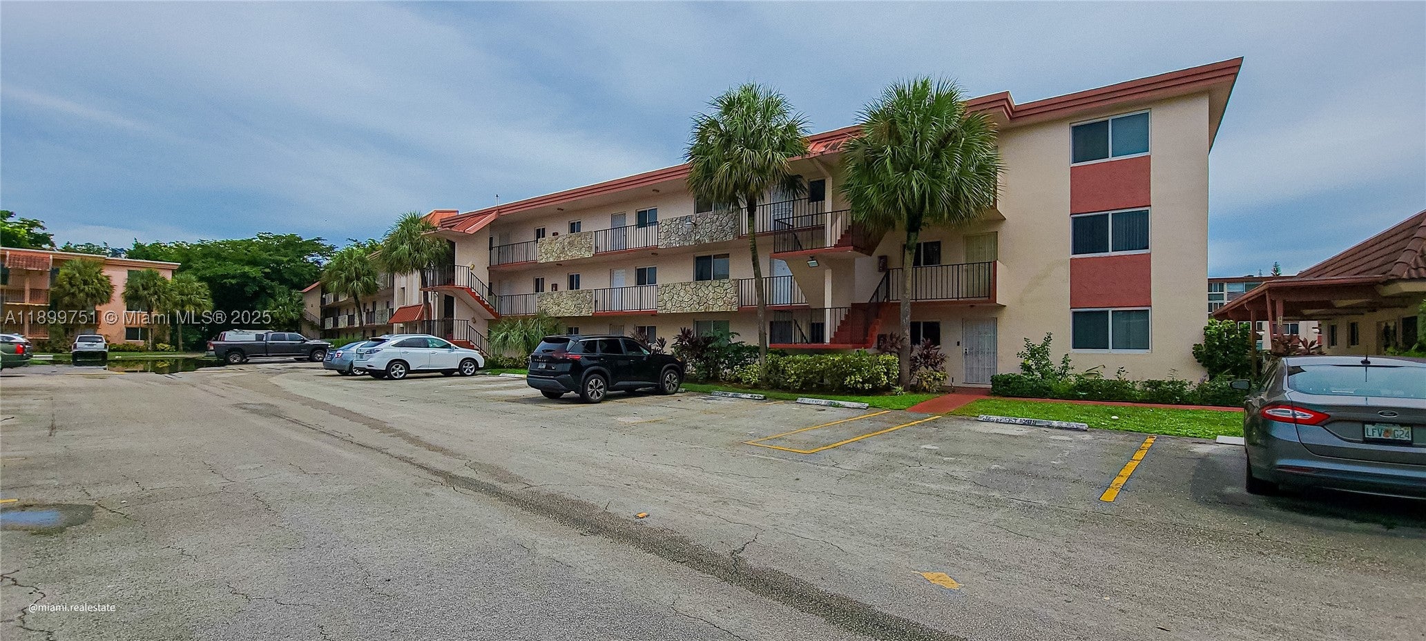 1080 Del Lago Cir 201, Sunrise FL 33313